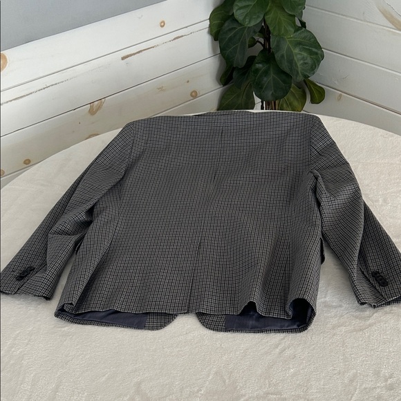 Banana Republic Men's Blue and Gray Check Blazer. Size 42S - Picture 11 of 12